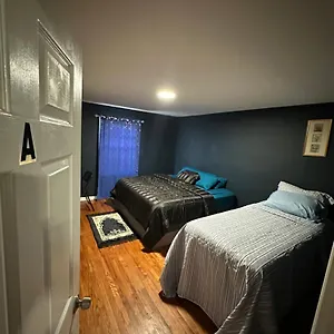  Homestay Fidelia Amethyst Room, King Bed And Twin Bed With Private Bathroom Minutes From Newark Liberty International Airport And Newark Penn Station