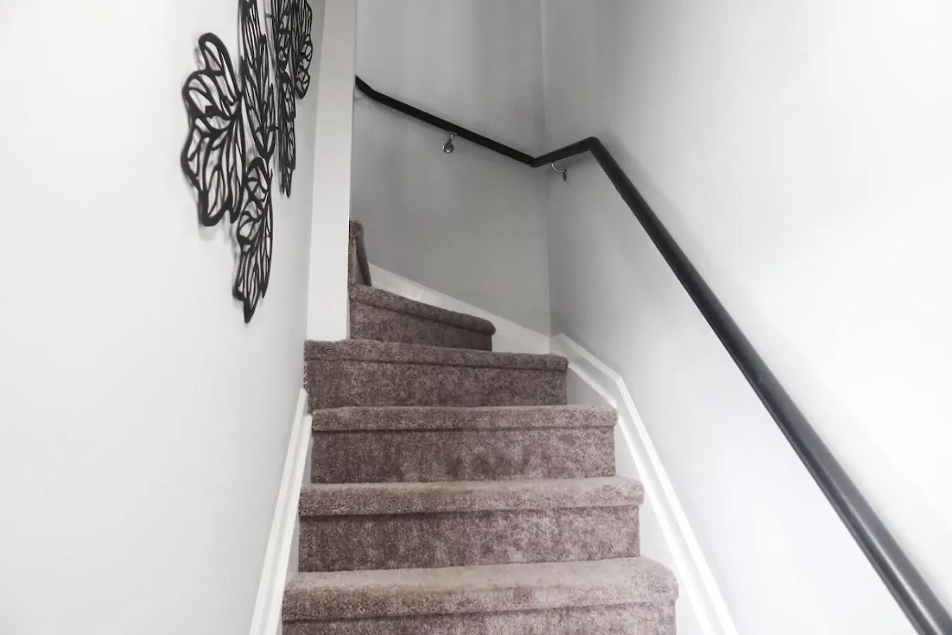 5Bed 2Bath Near Nyc, Parking, Laundry Apartment Irvington