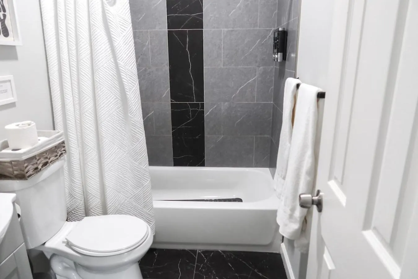 5Bed 2Bath Near Nyc, Parking, Laundry Apartment Irvington United States