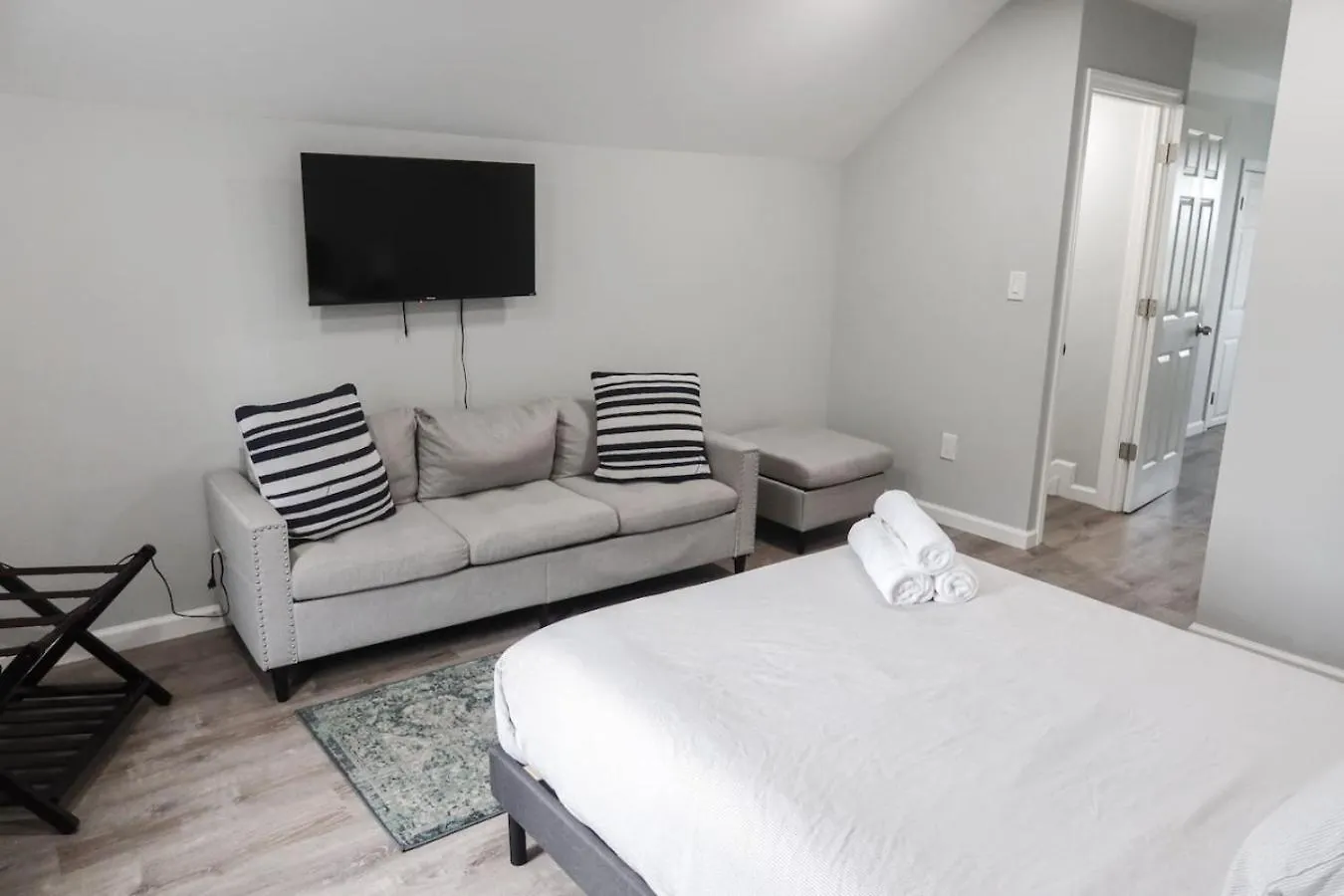 5Bed 2Bath Near Nyc, Parking, Laundry Apartment Irvington