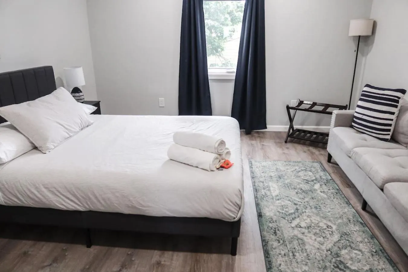 5Bed 2Bath Near Nyc, Parking, Laundry Apartment Irvington